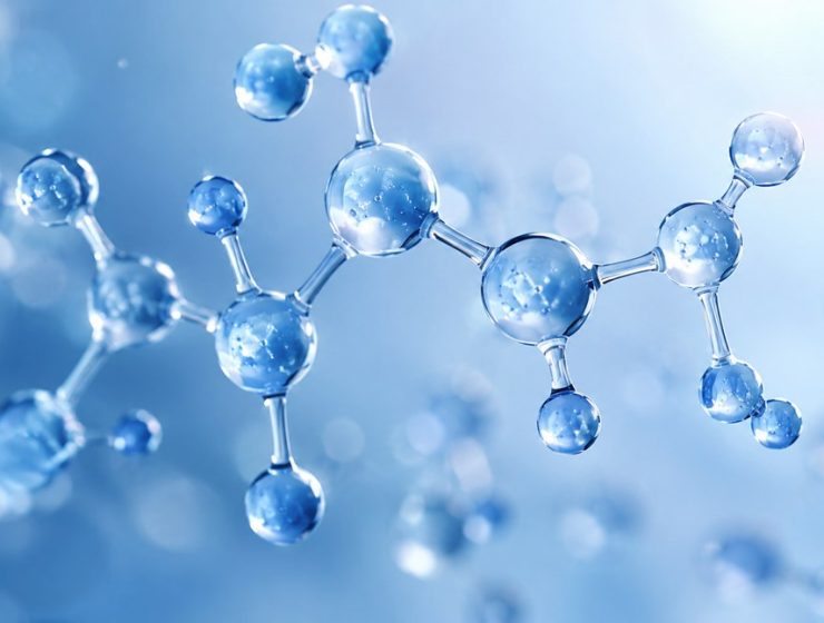 Peptidmolekula szerkezete kék háttéren, a peptidek a bőrápolásban